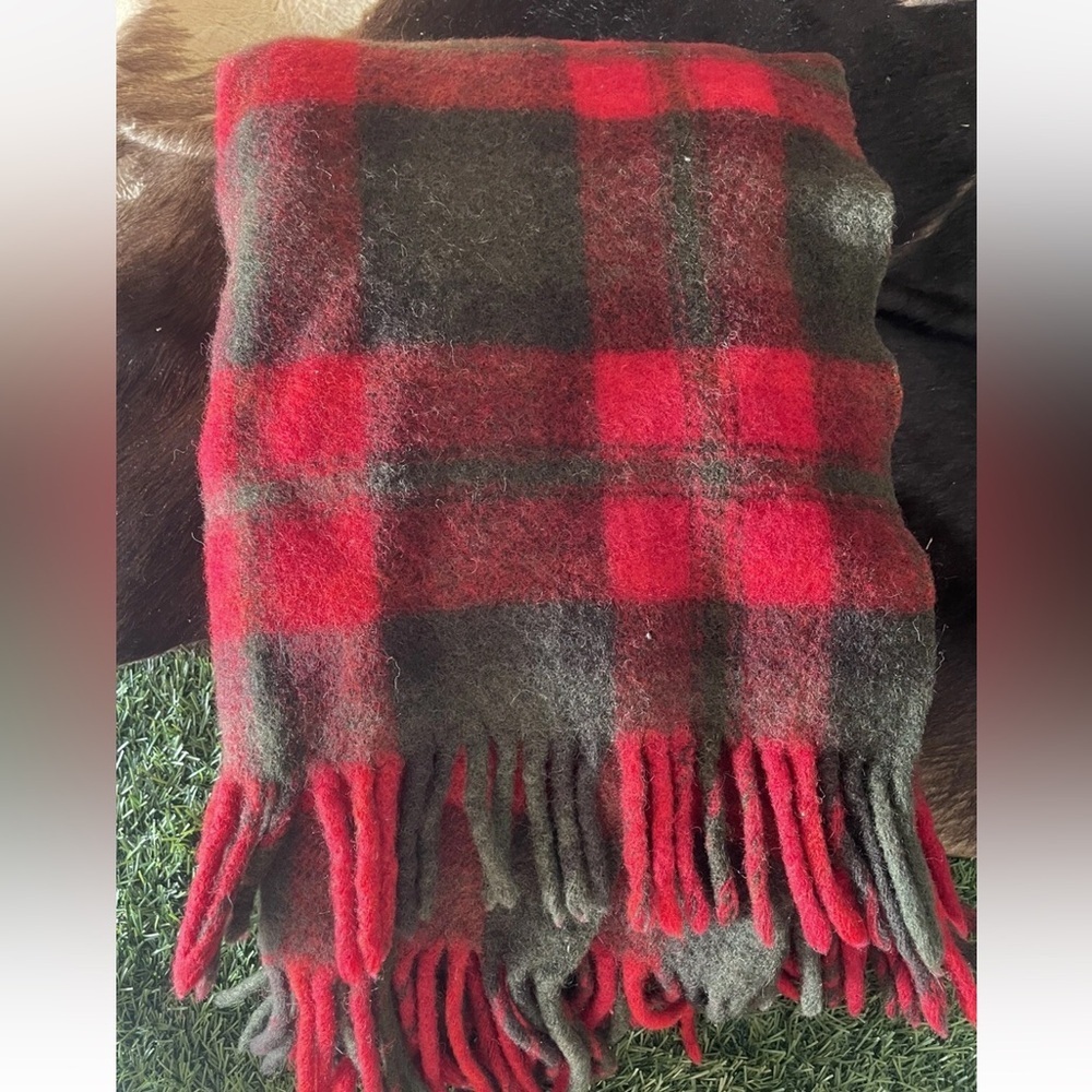 Pendleton Vintage Virgin Wool Throw Blanket 62 × 40
Red Green Tartan Plaid